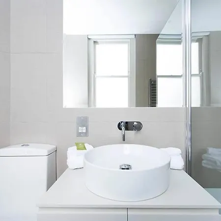 Recently Redecorated Spacious And Modern 1Br Flat In West Londres Exterior foto