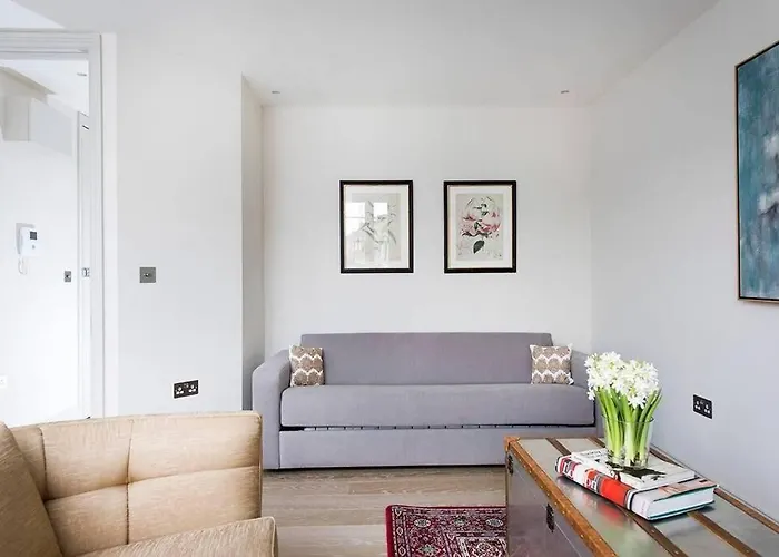 Recently Redecorated Spacious And Modern 1Br Flat In West London