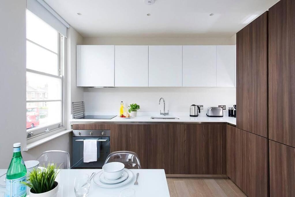 Recently Redecorated Spacious And Modern 1br Flat In West Appartement Londres