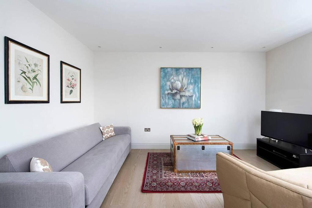 Appartement Recently Redecorated Spacious And Modern 1br Flat In West Londres