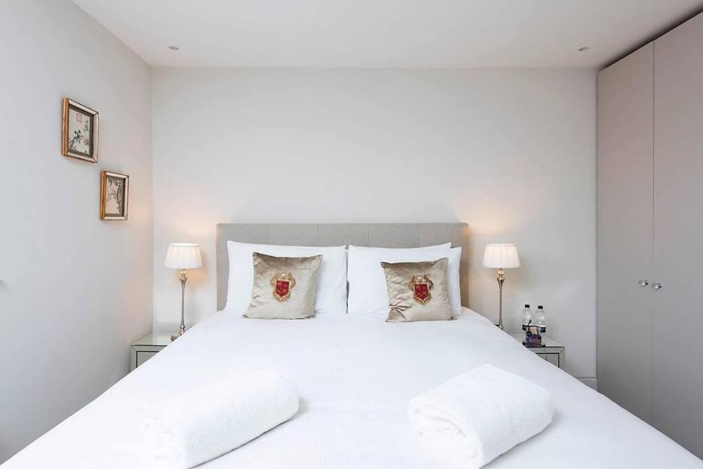 Recently Redecorated Spacious And Modern 1br Flat In West Appartement Londres