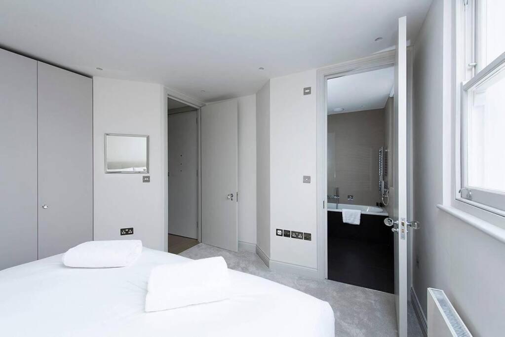 Appartement Recently Redecorated Spacious And Modern 1br Flat In West Londres