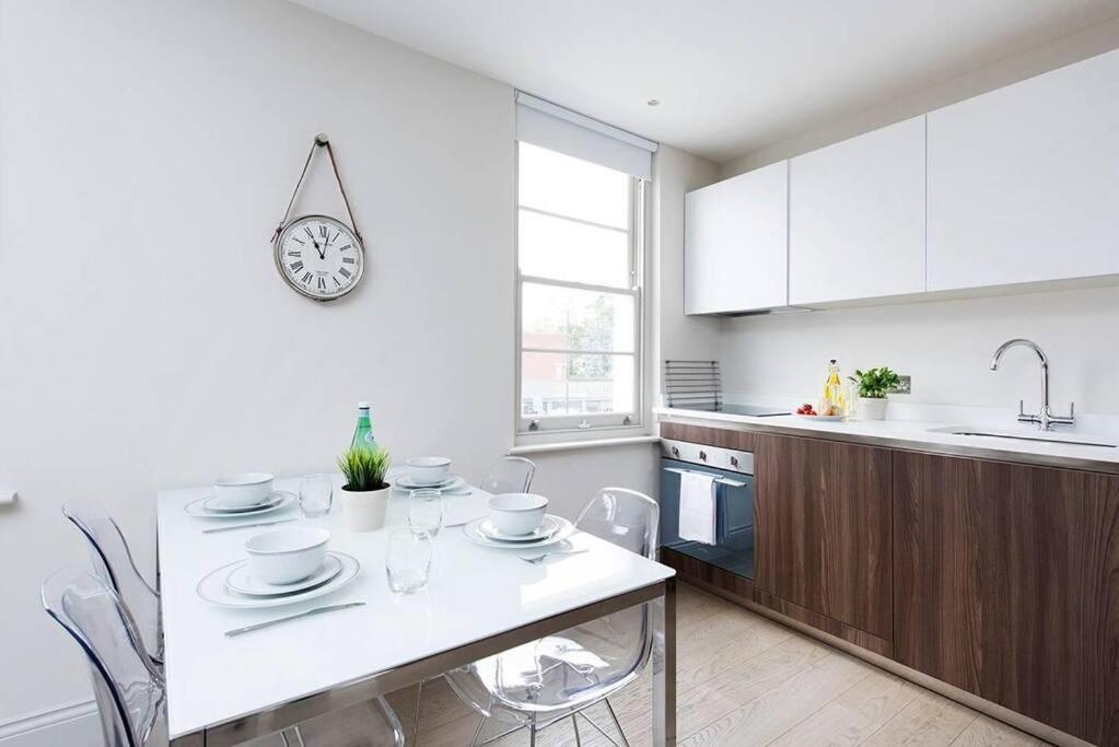 Appartement Recently Redecorated Spacious And Modern 1br Flat In West Londres